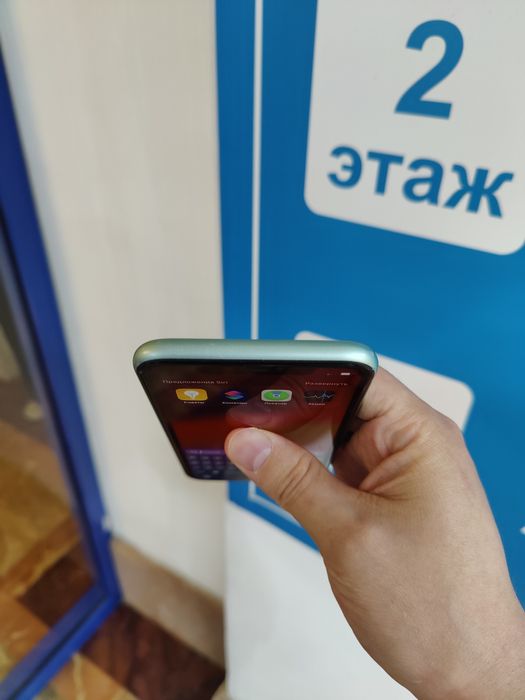 iPhone 11 64 бирюзовый