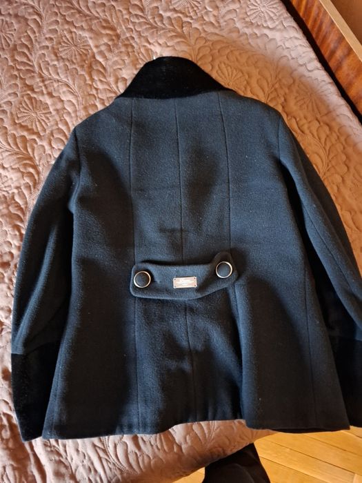 Черно елегантно палтенце на марката DANINI.