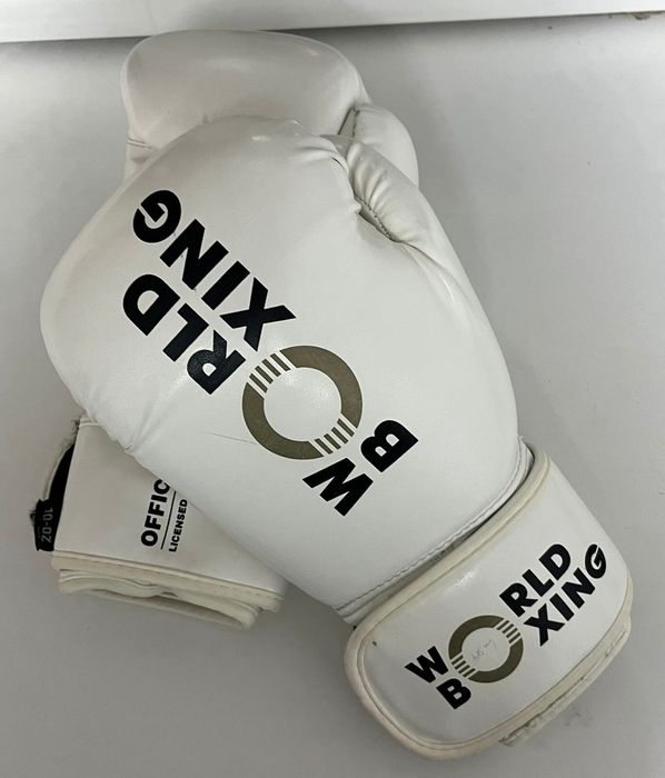 World boxing перчатка