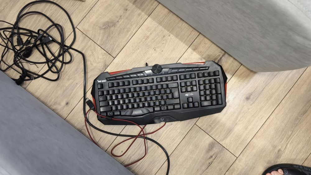 Клавиатура для компьютера в отличном состоянии