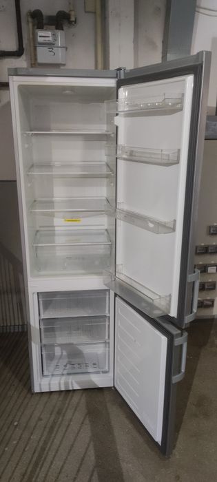 Vând frigider Arctic