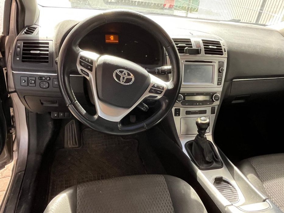 Vând Totoya Avensis