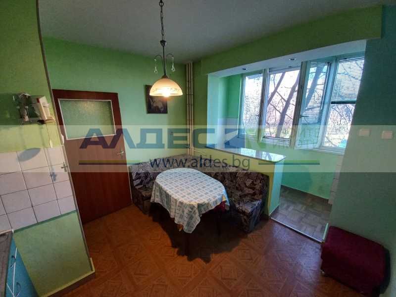 Просторен, непреходен двустаен ап. в Сухата Река!