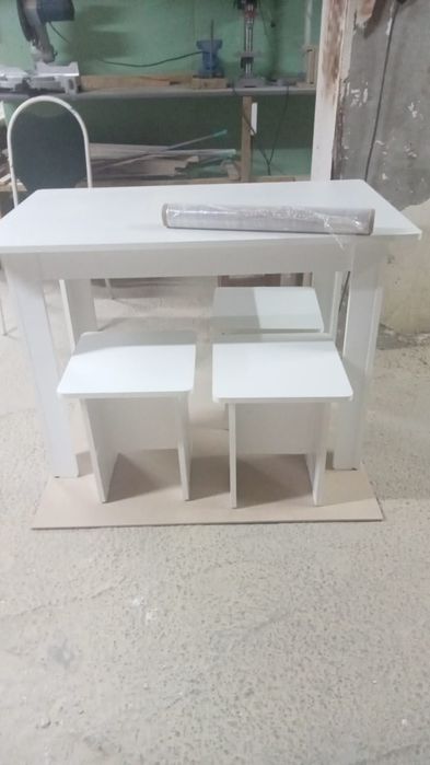 Продам столы и стулья