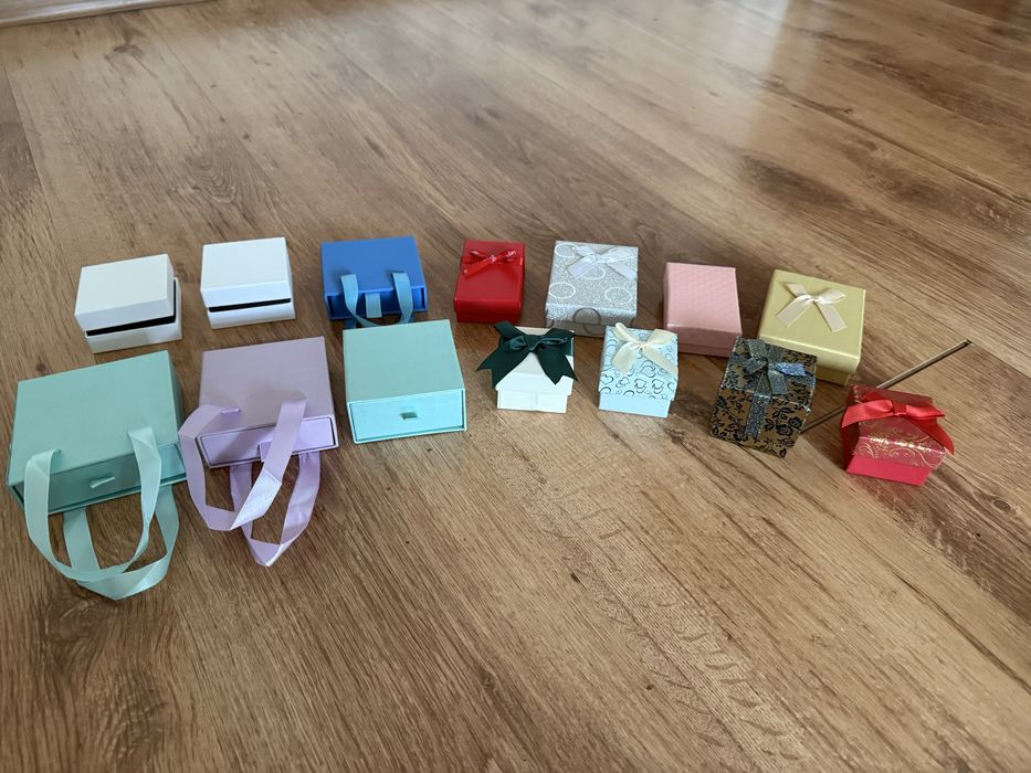 Футляр для украшении, коробочки