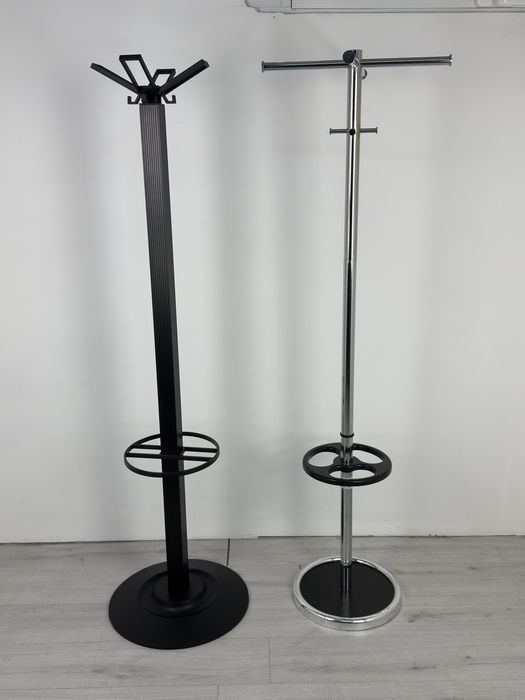 Антре за закачане на дрехи и чадъри от метал хром и в черен пластмаса,