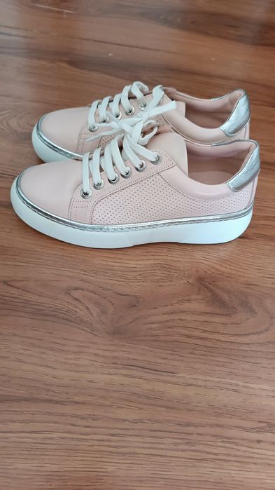 Продам турецкие кроссовки