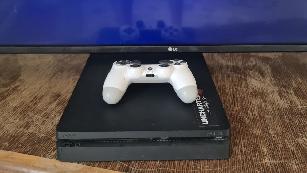 Ps 4 slim 500гб Fifa,Ufc