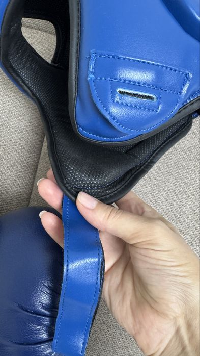 Шлем и перчатки в отличном состоянии