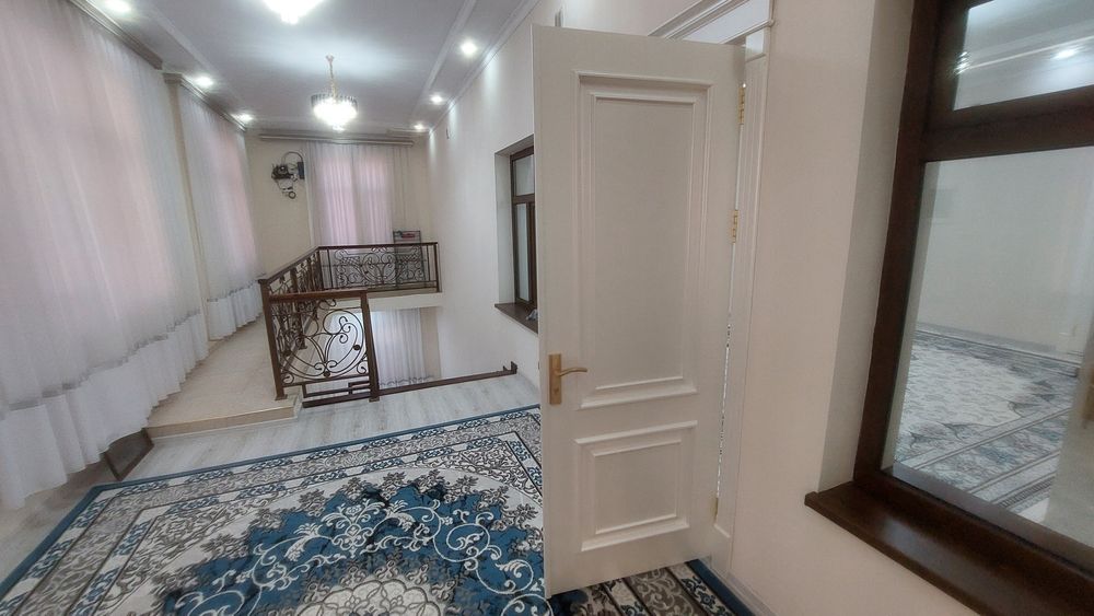 Bino sotiladi 700m² 3etaj
