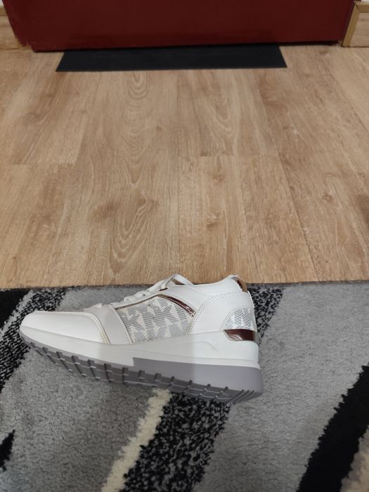 Маратонки с платформа