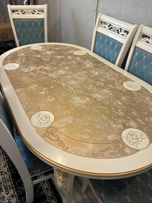 Стол со стульями