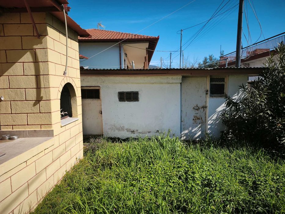 Продава многостайна къща 70 м2 с 2 парцела 330 м2 в Аспровалта, Гърция