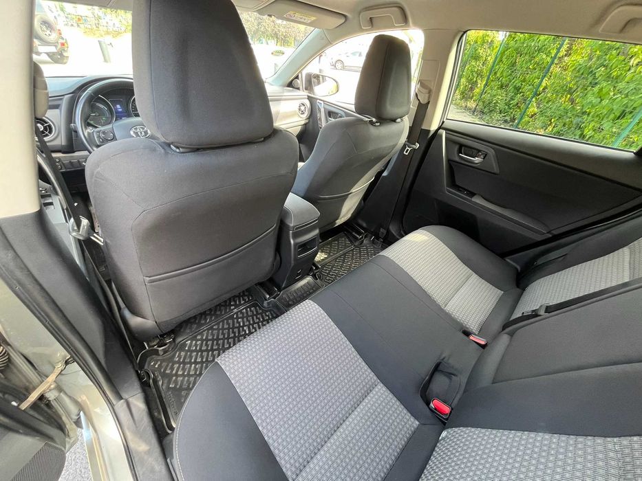 Toyota Auris Touring Sports 1.8 Hybrid Automată, 2018 (prima înmatriculare 02.2019) – 149.457 km | Garanție baterie hibridă | 2 seturi de roți