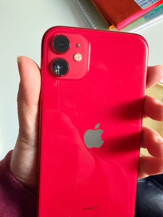 Iphone 11 червен