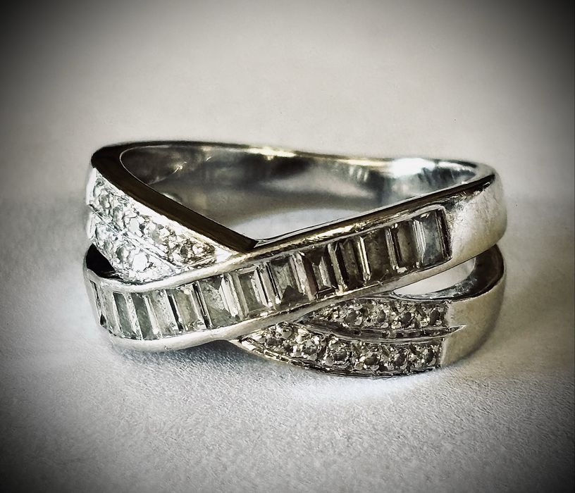 Inel aur 18k cu diamante.