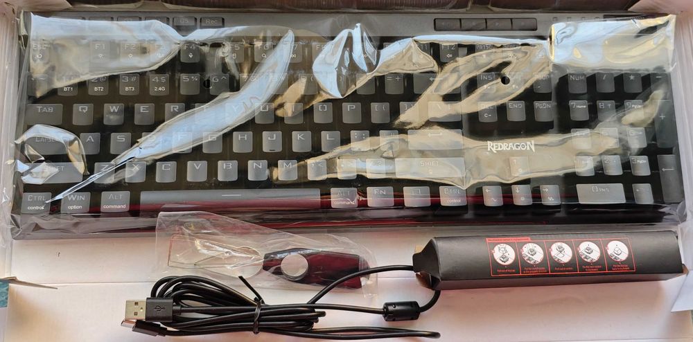 Гейминг механична клавиатура Redragon VATA Pro K580.