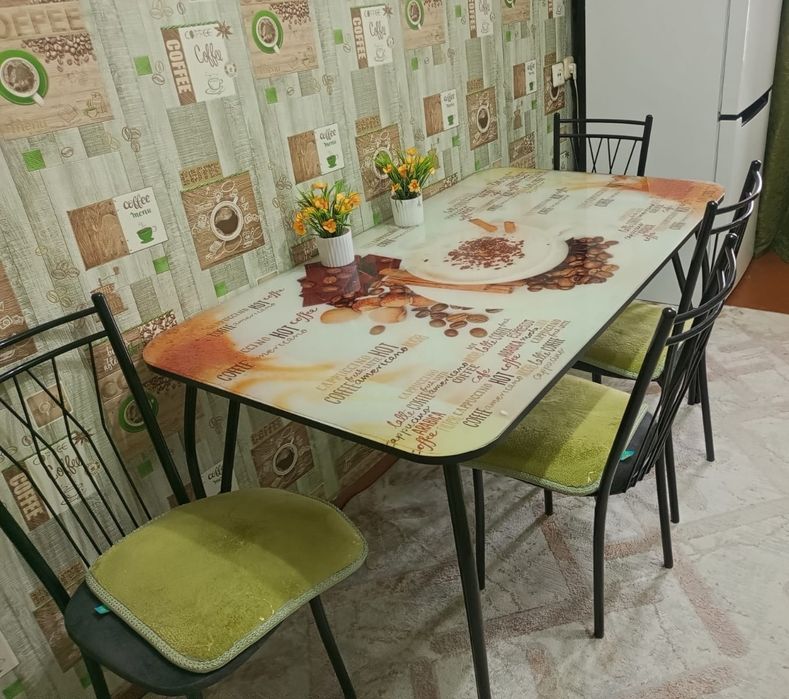 Продам стол кухонный