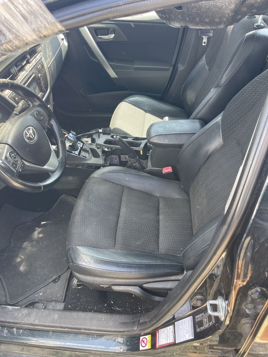 Кожен салон за Тойота аурис 2013 +