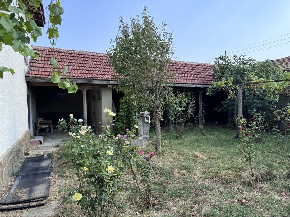 Двуетажна къща с село Черганово