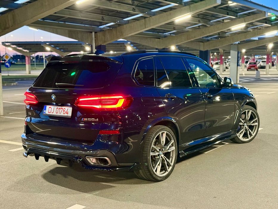 BMW X5 M50D 400 CP  –Laser Lights – Sky Lounge: