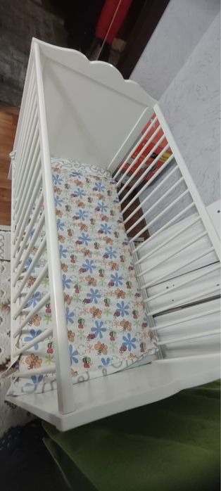 Продам детскую кроватку