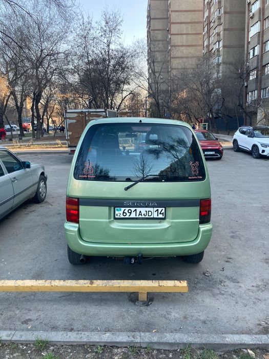 Продам Nisan Serena