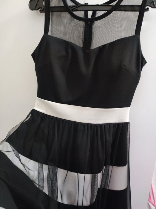 Официална, черно бяла рокля