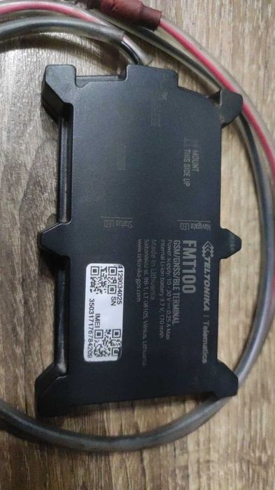 Localizator GPS compact Teltonika FMT100 conceput pentru autoturisme