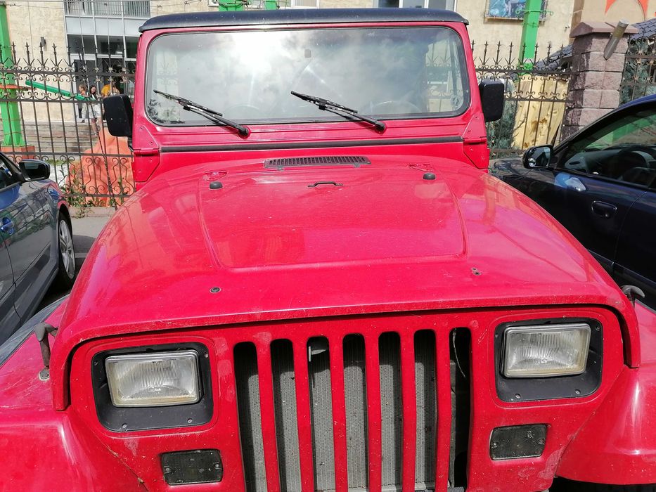 джип вранглер. на ходу.