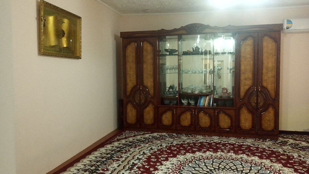 Кармана тумани марказида Ховли сотилади