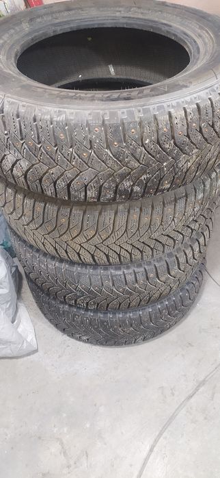 Комплект зимних шин