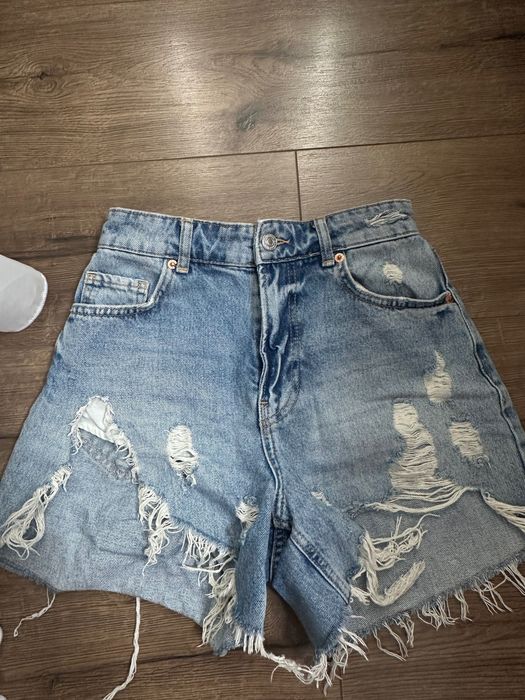 Къси панталони Zara, Bershka