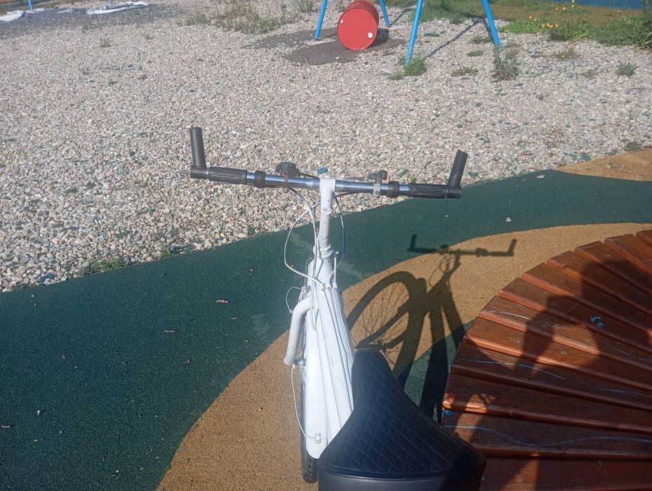 Bicicleta alba de vânzare