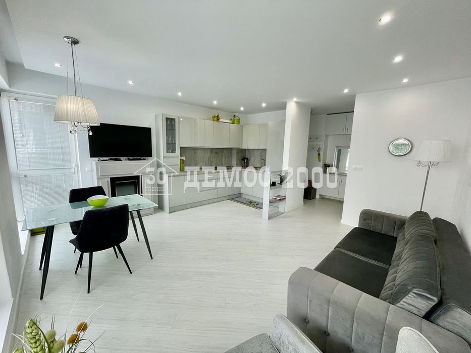 Продава се Тристаен апартамент в Варна, Бриз - 102 кв.м за 1250 €/кв.м - Снимка #1