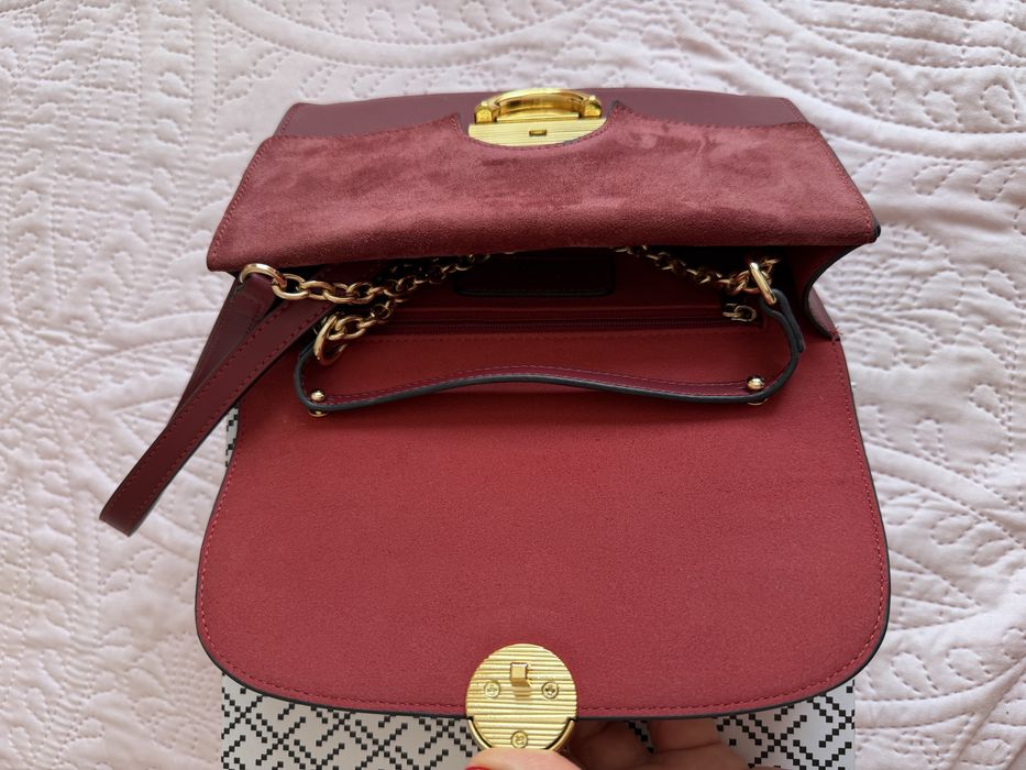 Нова дамска чанта Furla цвят бордо