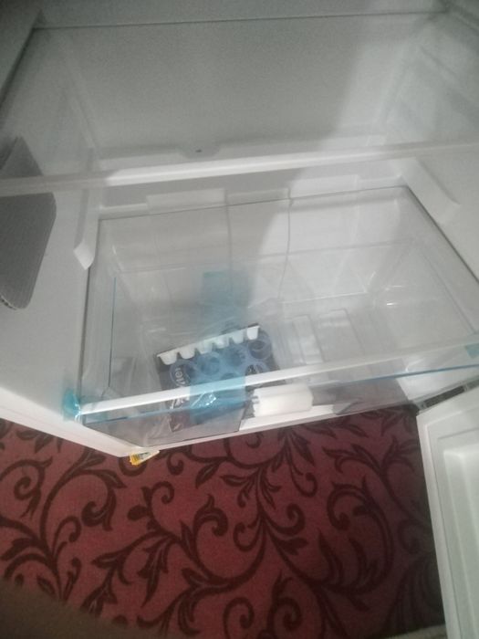 Muzlatkich sotiladi yangi hali ishlatilmagan. NARXI kelishildi.