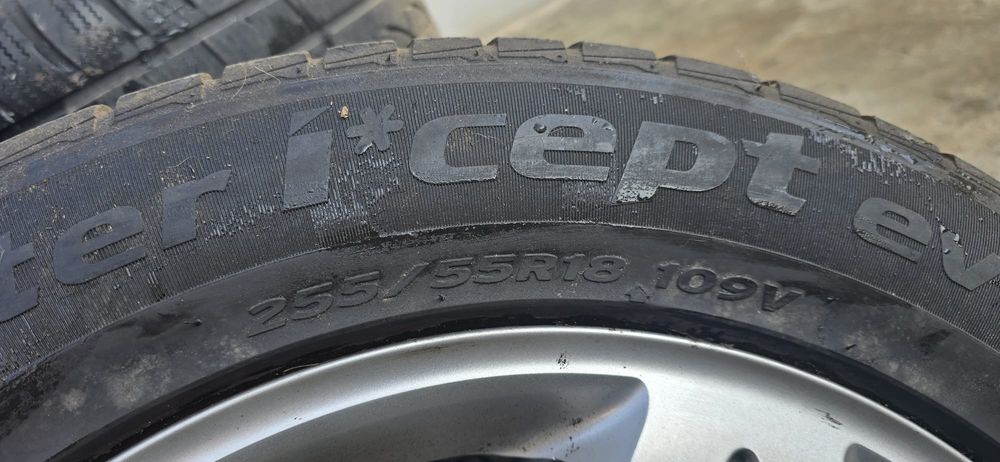 Vând jante de aluminiu cu anvelope de iarnă pt  Audi Q5