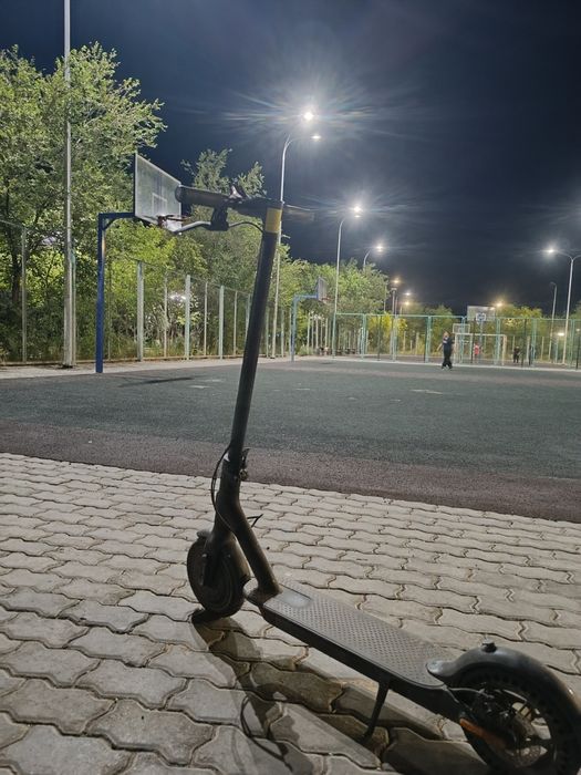 Продаю самокат Xiaomi Mi Electric Scooter Essential