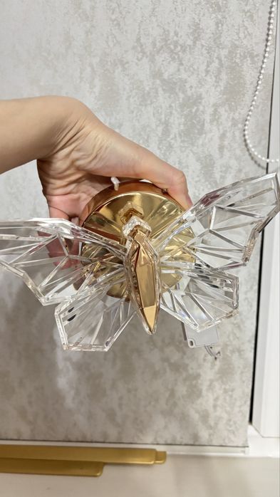 Люстра, два бра, дверные ручки