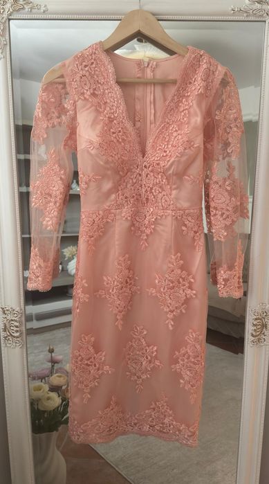 Rochie midi din dantela