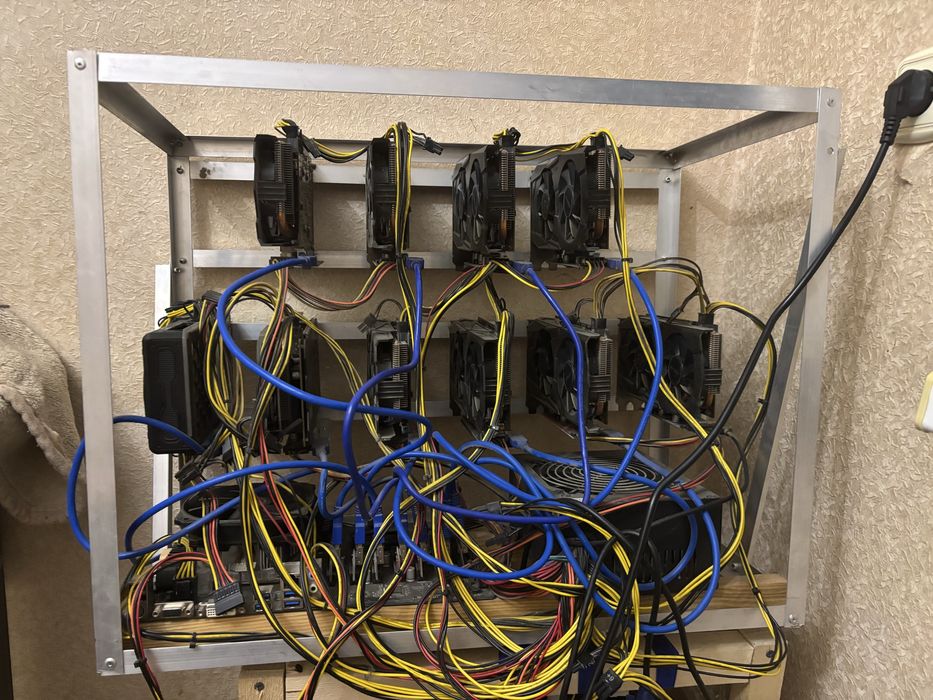 Майнинг ферма видеокарты