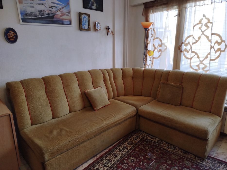 Разтегателен диван