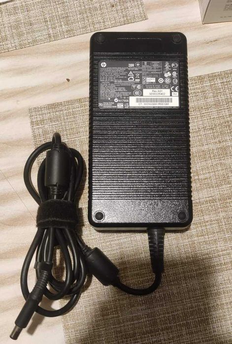 Мощен адаптер HP 230W 19,5V 11,8A