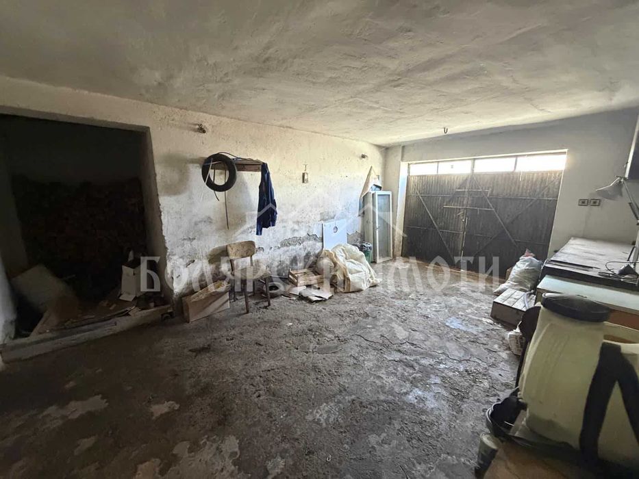 Монолитна двуетажна къща в с. Присово