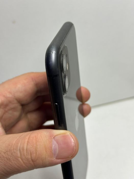 Продам Айфон 11 128г