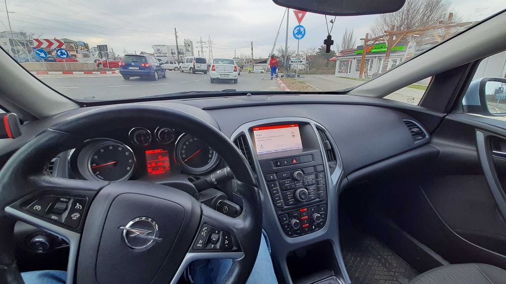 Opel Astra J Turbo 1.4 Benzina Sedan