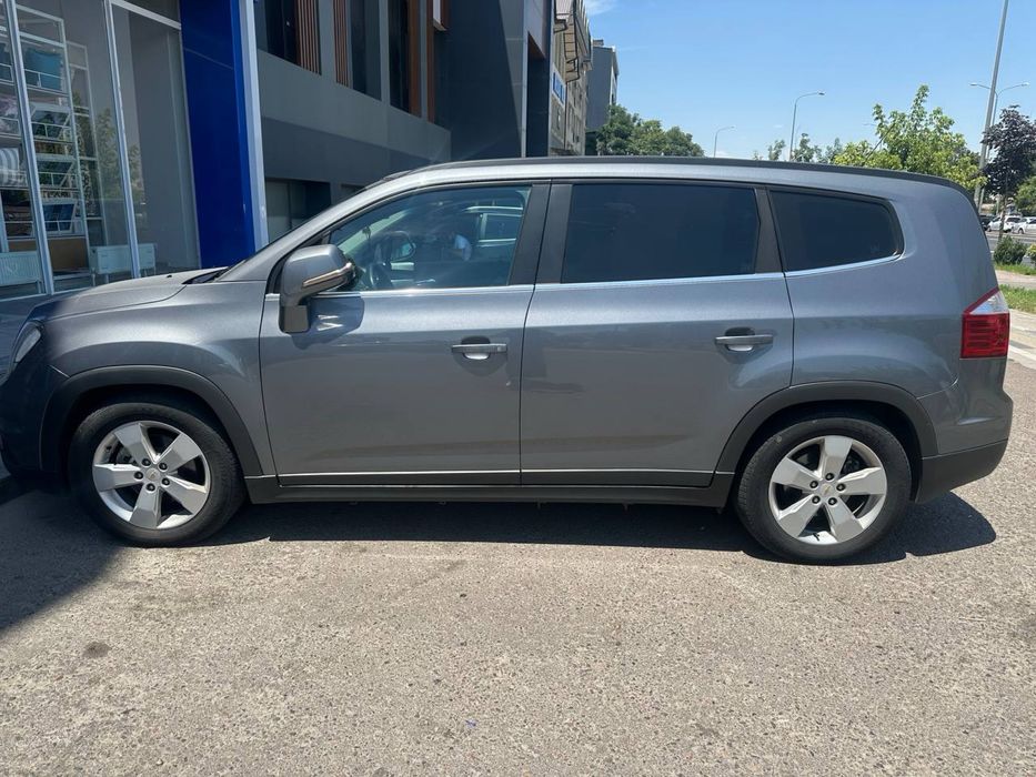 Продается Chevrolet Orlando 2014 года.