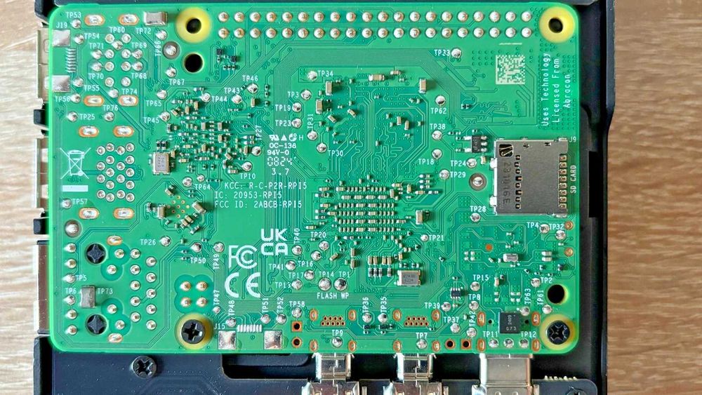 Raspberry Pi 5 8GB + Argon ONE V5 NVMe кутия + 512GB SSD + Захранване