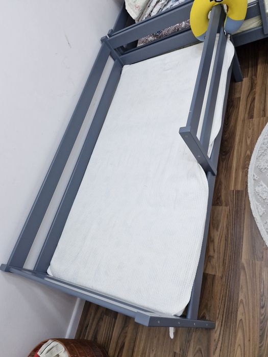 Продам детскую кровать с матрасом